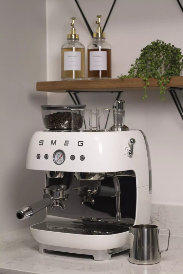 Smeg EGF03WHUK Retro Espresso Coffee Machine with Grinder in White